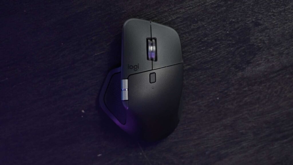 Esthétiquement, la Logitech MX Master 4 est très belle.
