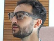 Les branches des Meta Ray-Ban Display sont un peu épaisses, mais le design est relativement normal. Les branches des Meta Ray-Ban Display sont un peu épaisses, mais le design est relativement normal.