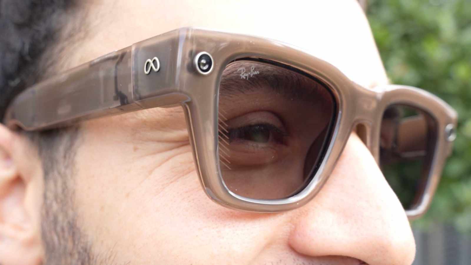On a essayÃ© les Meta Ray-Ban Display, les lunettes avec un Ã©cran et un bracelet neuronal