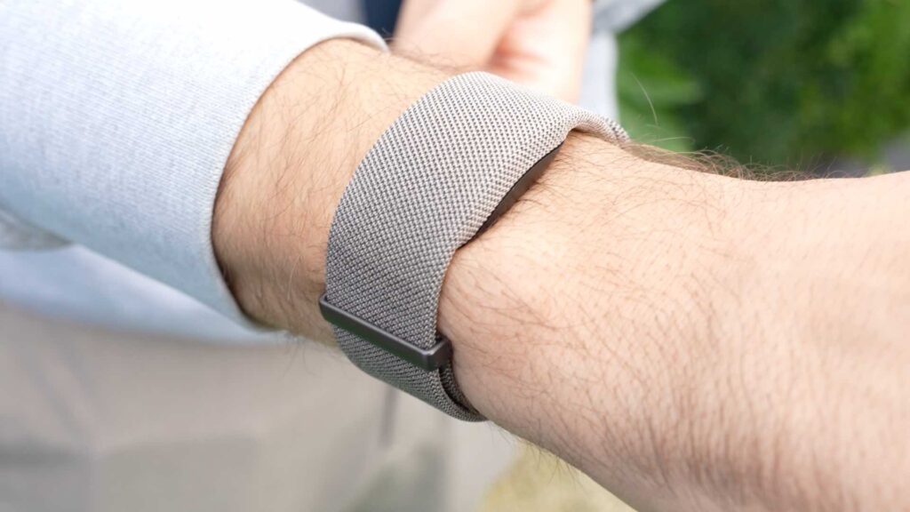 Le bracelet Meta Neural Band. On peut utiliser les lunettes sans, mais seulement à la voix.