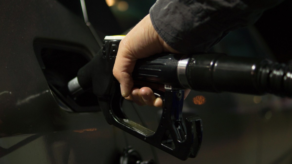 Plein de diesel // Source : Rudy and Peter Skitterians - Pixabay