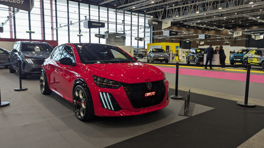 La Peugeot e208 GTi au salon de Lyon // Source : Raphaelle Baut pour Numerama 