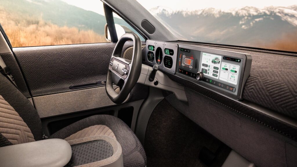 L'intérieur du mini pick-up Telo MT1 // Source : Telo