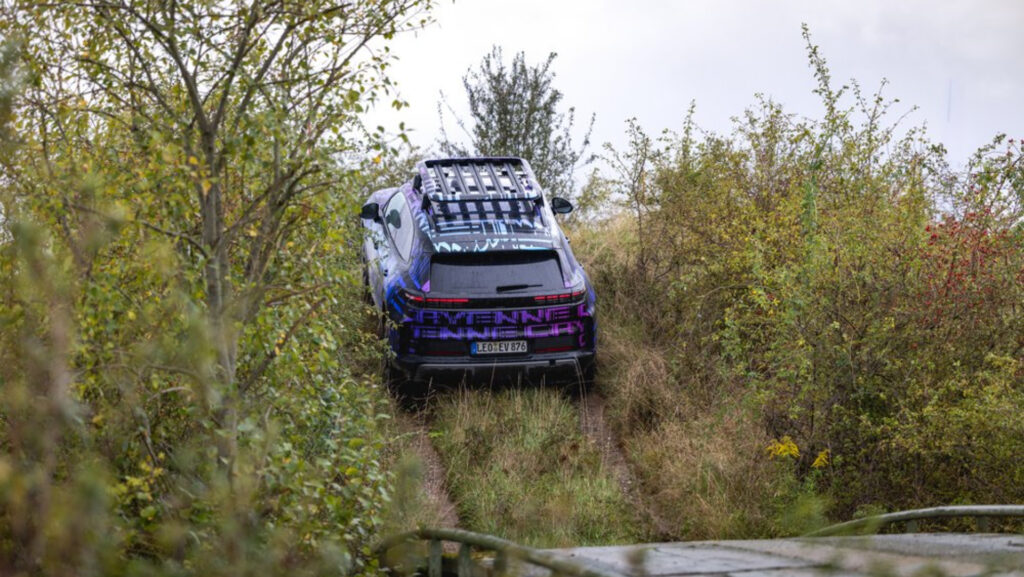 Porsche Cayenne très à l'aise en Off-Road // Source : Porsche