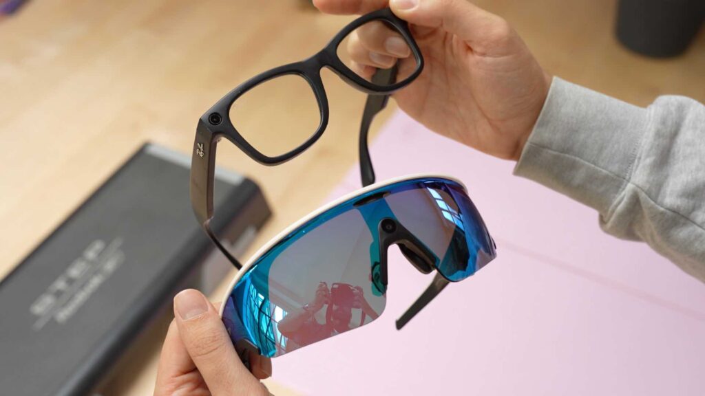 Les Ray-Ban Meta en haut, les Oakley Meta Vanguard en bas. Difficile de les confondre. // Source : Numerama
