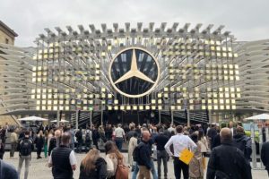 Les constructeurs allemands mettent le paquet pour leur stand au salon IAA de Munich // Source : Robin San Vicente pour Numerama