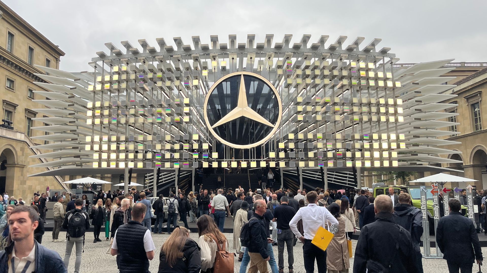 La devanture du stand Mercedes