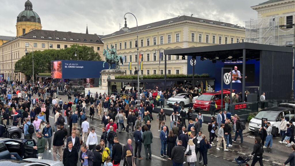 Les constructeurs allemands mettent le paquet pour leur stand au salon IAA de Munich // Source : Robin San Vicente pour Numerama Les constructeurs allemands mettent le paquet pour leur stand au salon IAA de Munich // Source : Robin San Vicente pour Numerama