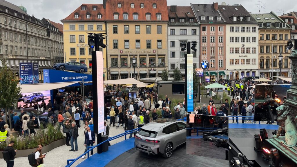 Les constructeurs allemands mettent le paquet pour leur stand au salon IAA de Munich // Source : Robin San Vicente pour Numerama
