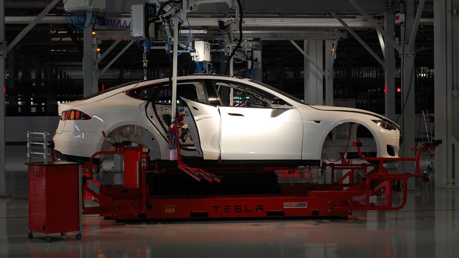 Un ex-employÃ© de Tesla rÃ©clame 51 millions de dollars aprÃ¨s une attaque de robot dans une...