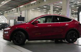 Le Tesla Model Y roule en totale autonomie avec le FSD à la Gigafactory de Berlin // Source : Tesla AI