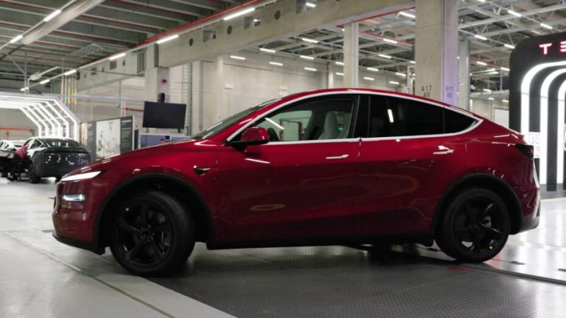Les poignées de portes du Tesla Model Y peuvent vous laisser dehors