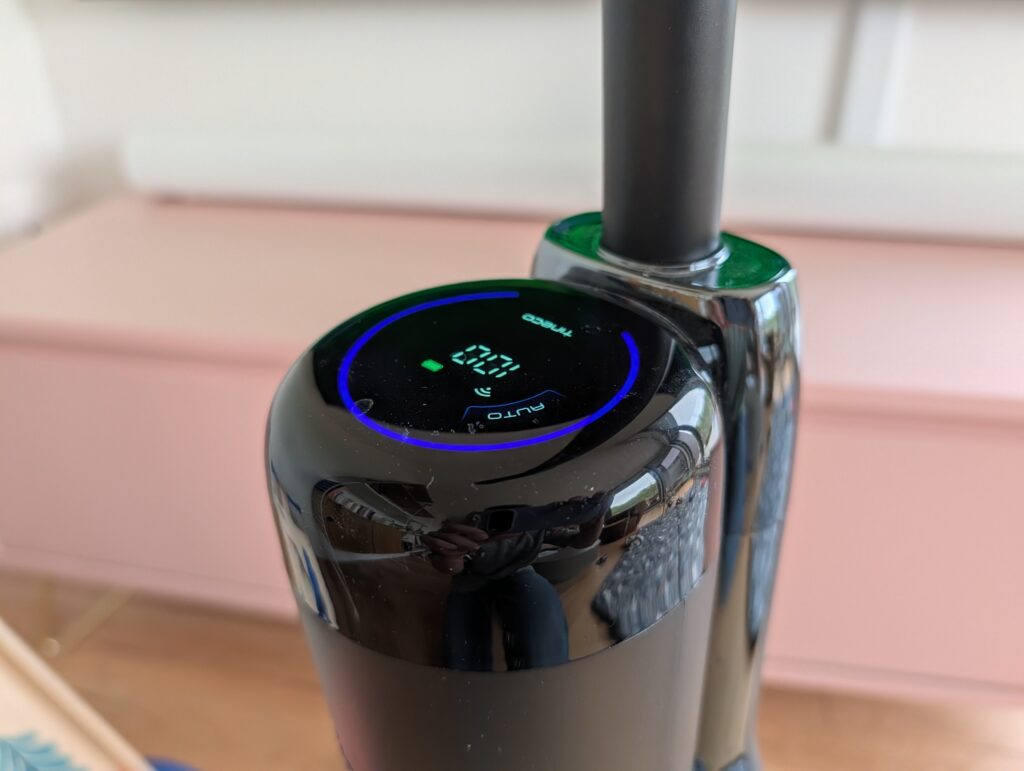 L'écran est trop beau pour un aspirateur // Source : Julien Cadot pour Numerama
