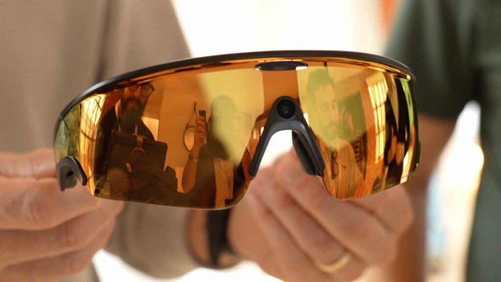 Voici les Oakley Meta Vanguard avec leur design radicalement différent. // Source : Numerama Voici les Oakley Meta Vanguard avec leur design radicalement différent. // Source : Numerama