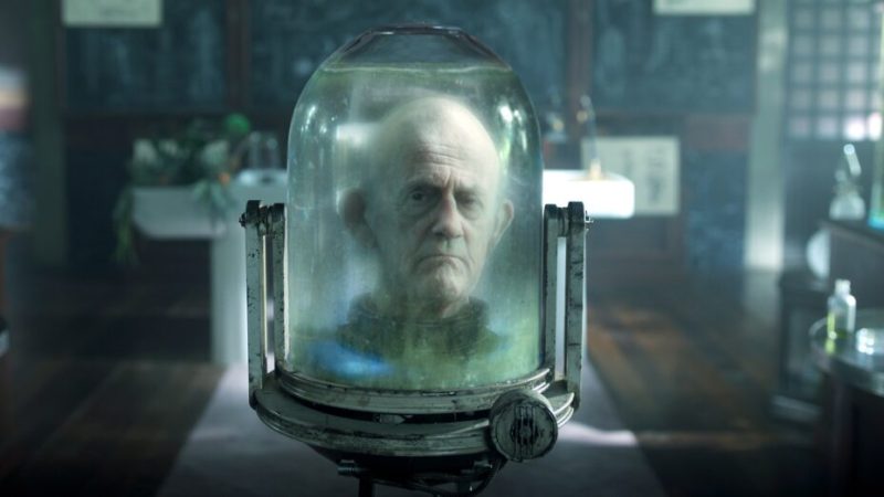 Mercredi saison 2 : voici les secrets du personnage de Christopher Lloyd