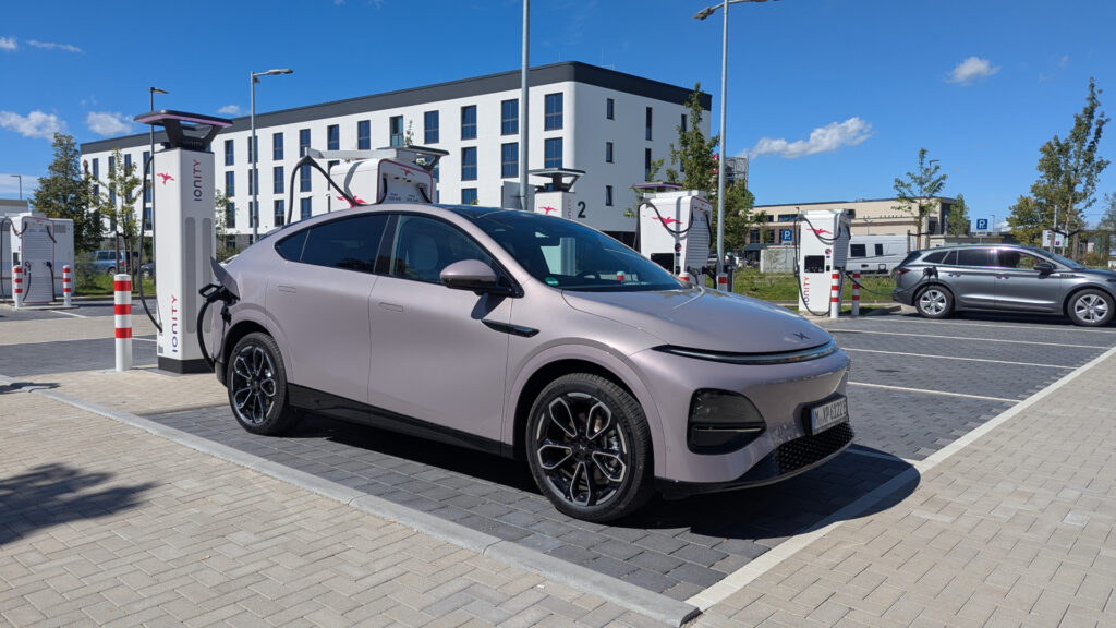 Xpeng G6 et les tests de ses capacités de recharge  // Source : Raphaelle Baut pour Numerama