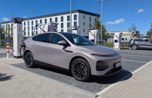 Xpeng G6 et les tests de ses capacités de recharge  // Source : Raphaelle Baut pour Numerama