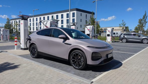 Xpeng G6 et les tests de ses capacités de recharge  // Source : Raphaelle Baut pour Numerama