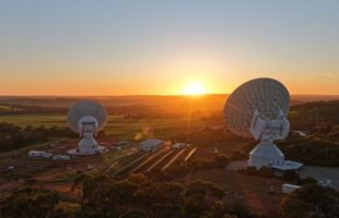 La quatrième antenne de l'espace lointain à la station de New Norcia en Australie.  // Source : ESA