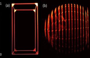 Un cube passé à 99,9% de la vitesse de la lumière. // Source : Hornof et al, Nature Communications Physics