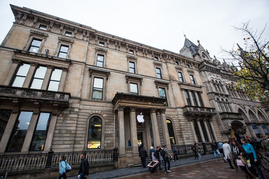 Un Apple Store à Glasgow, en Écosse. // Source : Wikimedia Commons Un Apple Store à Glasgow, en Écosse. // Source : Wikimedia Commons