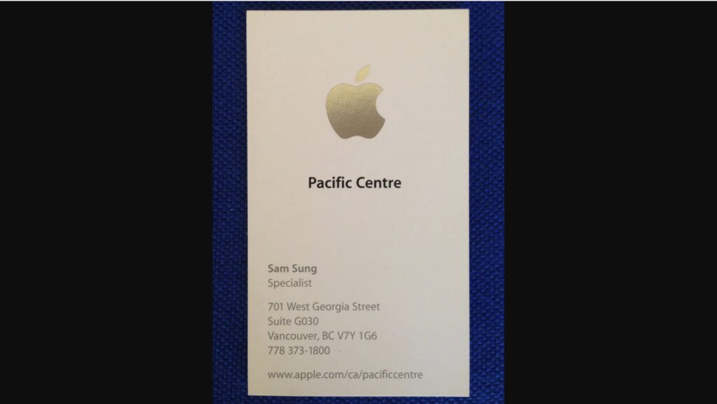 L'une de ses anciennes cartes de visite. // Source : Sam Struan / Business Insider L'une de ses anciennes cartes de visite. // Source : Sam Struan / Business Insider