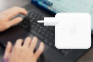 Chargeur Apple 70W // Source : Numerama
