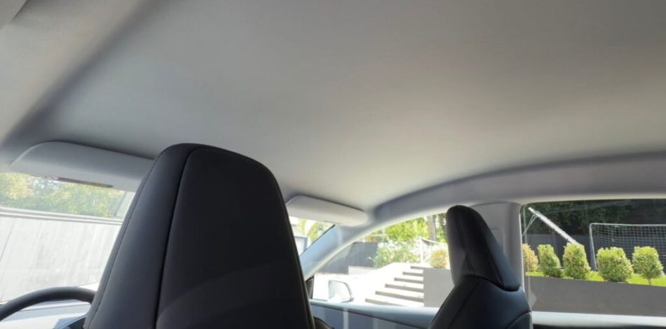 Le toit est vitré à l'extérieur, mais recouvert de tissu à l'intérieur // Source : Kim Java via X