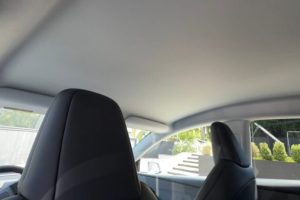 Le toit est vitré à l'extérieur, mais recouvert de tissu à l'intérieur // Source : Kim Java via X