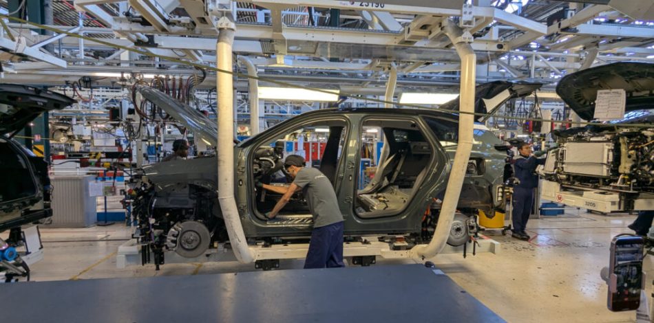 Production du Citroën C5 Aircross à l'usine de Rennes // Source : Raphaelle Baut pour Numerama