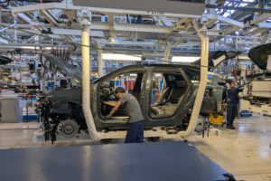 Production du Citroën C5 Aircross à l'usine de Rennes // Source : Raphaelle Baut pour Numerama