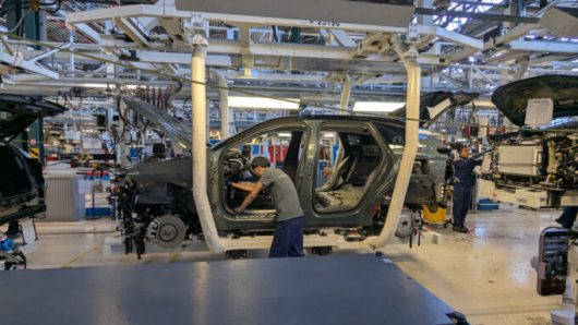 Production du Citroën C5 Aircross à l'usine de Rennes // Source : Raphaelle Baut pour Numerama