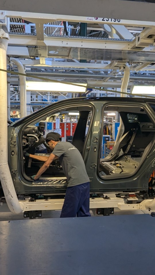 Production du Citroën C5 Aircross à l'usine de Rennes // Source : Raphaelle Baut pour Numerama