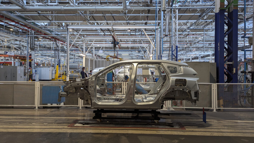 Production du Citroën C5 Aircross à l'usine de Rennes // Source : Raphaelle Baut pour Numerama Production du Citroën C5 Aircross à l'usine de Rennes // Source : Raphaelle Baut pour Numerama