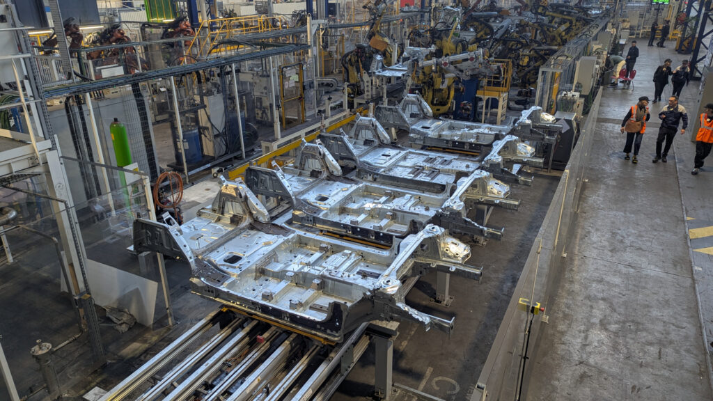 Production du Citroën C5 Aircross à l'usine de Rennes // Source : Raphaelle Baut pour Numerama Production du Citroën C5 Aircross à l'usine de Rennes // Source : Raphaelle Baut pour Numerama