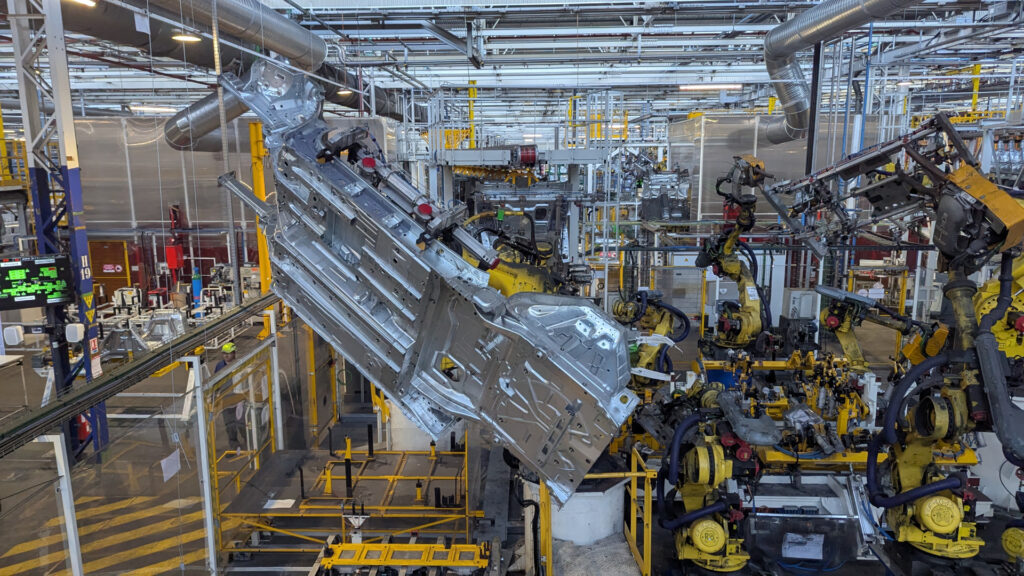 Production du Citro&euml;n C5 Aircross &agrave; l'usine de Rennes // Source : Raphaelle Baut pour Numerama