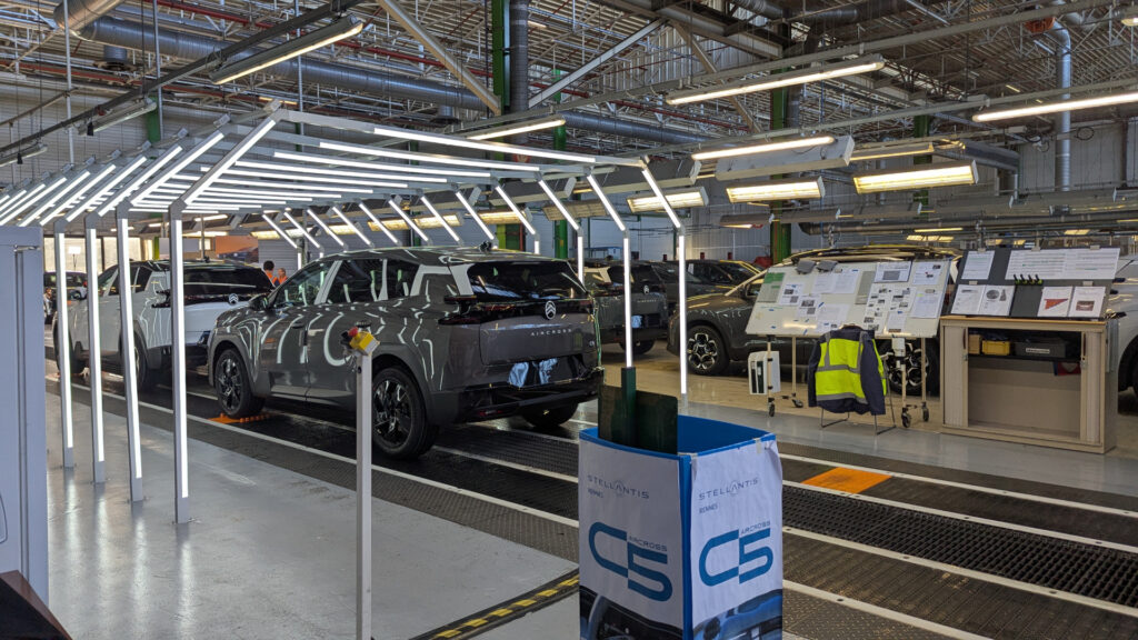Production du Citro&euml;n C5 Aircross &agrave; l'usine de Rennes // Source : Raphaelle Baut pour Numerama