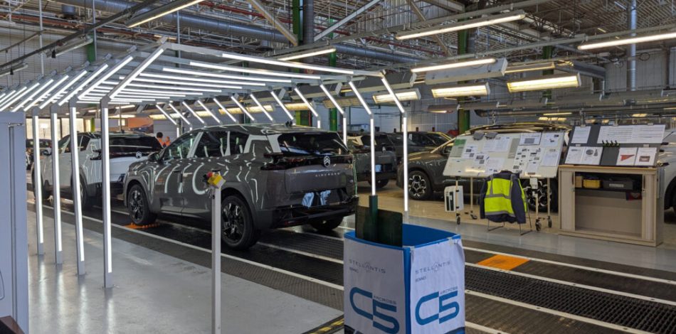 Production du Citroën C5 Aircross à l'usine de Rennes // Source : Raphaelle Baut pour Numerama