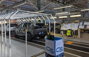 Production du Citroën C5 Aircross à l'usine de Rennes // Source : Raphaelle Baut pour Numerama