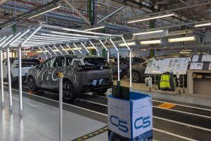 Production du Citroën C5 Aircross à l'usine de Rennes // Source : Raphaelle Baut pour Numerama Production du Citroën C5 Aircross à l'usine de Rennes // Source : Raphaelle Baut pour Numerama