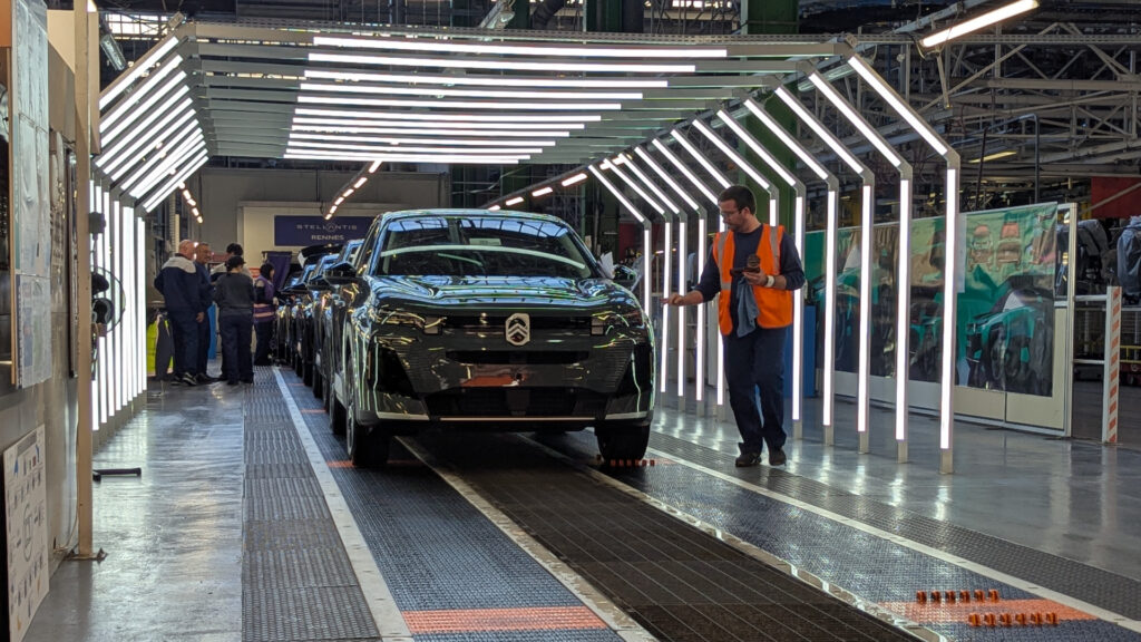 Production du Citroën C5 Aircross à l'usine de Rennes // Source : Raphaelle Baut pour Numerama Production du Citroën C5 Aircross à l'usine de Rennes // Source : Raphaelle Baut pour Numerama