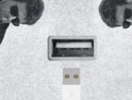 « Dès que le jeu commence, nous connaissons la main exacte de chaque joueur », comment un mélangeur de cartes piraté a permis une vaste campagne d'escroquerie au poker // Source : Montage Numerama