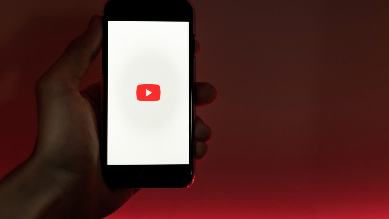 YouTube va rendre les vidÃ©os moches moins moches grÃ¢ce Ã  lâ€™IA