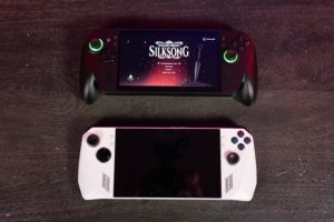 Asus Rog Xbox Ally X versus Asus Rog Ally // Source : Alfred Tertrais pour Numerama