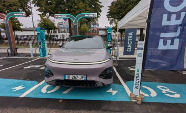 Nouvelles bornes 600 Kw du réseau Electra testé avec Xpeng // Source : Raphaelle Baut pour Numerama Nouvelles bornes 600 Kw du réseau Electra testé avec Xpeng // Source : Raphaelle Baut pour Numerama