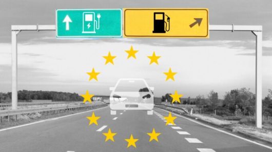Objectif européen 2035 pour la filière automobile // Source : Raphaelle Baut  Objectif européen 2035 pour la filière automobile // Source : Raphaelle Baut