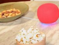 Le Google Home Speaker en rouge. // Source : Google