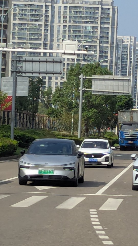 Un parc automobile qui s'électrifie vite en Chine (Hangzhou Bay) // Source : Raphaelle Baut pour Numerama Un parc automobile qui s'électrifie vite en Chine (Hangzhou Bay) // Source : Raphaelle Baut pour Numerama