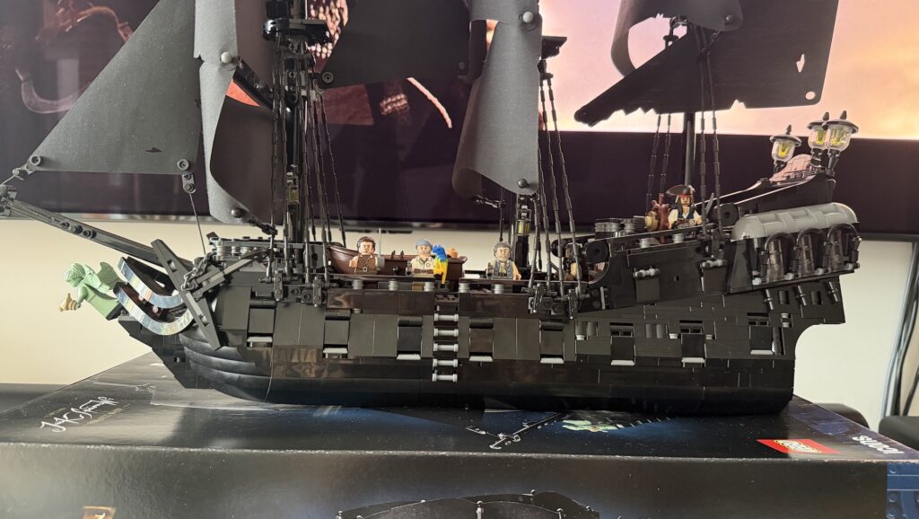 Le bateau de Jack Sparrow en Lego // Source : Maxime Claudel pour Numerama Le bateau de Jack Sparrow en Lego // Source : Maxime Claudel pour Numerama