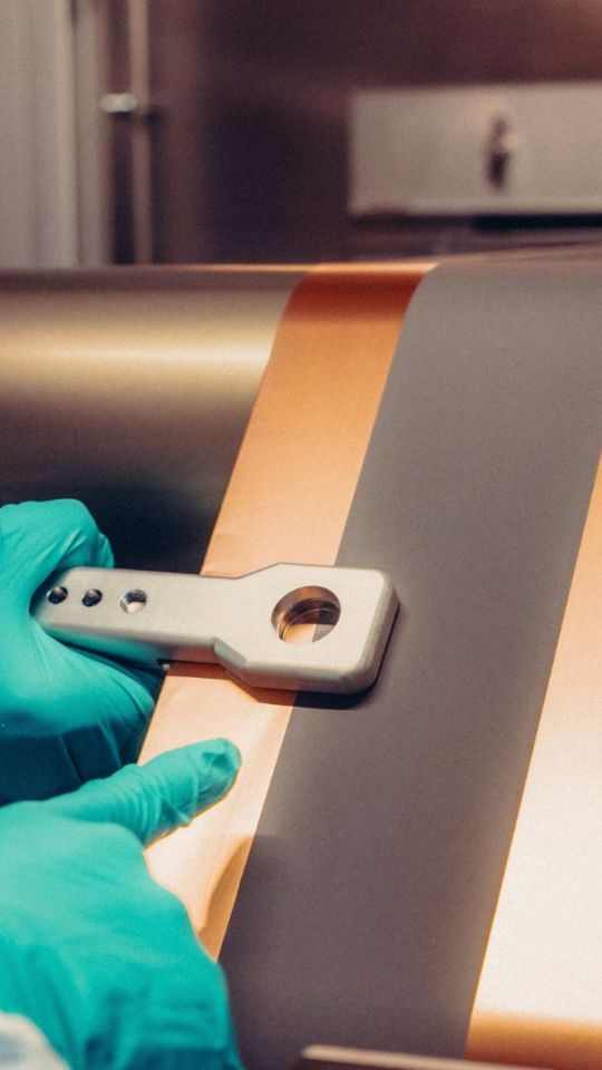 Au coeur du Laboratoire Innovation Cellule Batterie d'Ampere // Source : Ampere